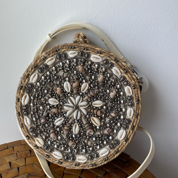 Handmade Shell Rattan Bag - Picture 2 of 7